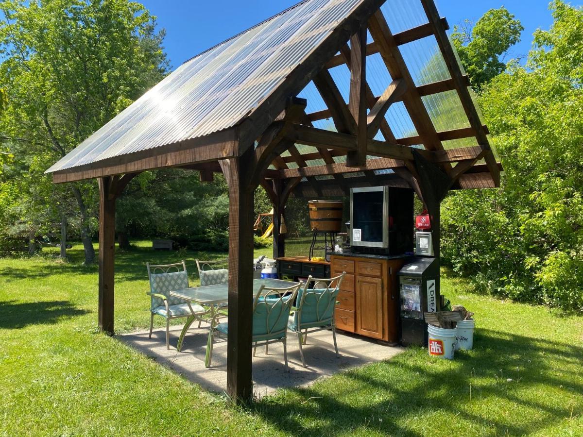 Dreamers Writing Farm, 3 Wooded Acres, Hepworth Hotel Sauble Beach Exterior photo